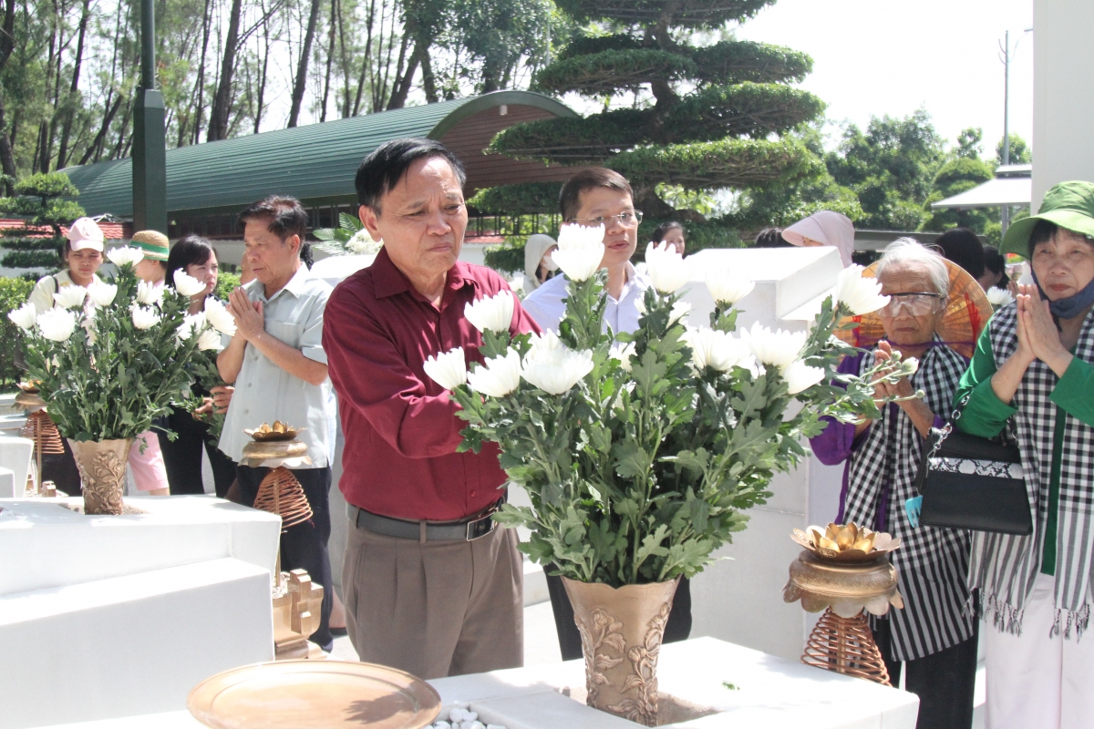 Theo dấu chân lịch sử, thắp nén tâm hương tri ân anh hùng liệt sĩ