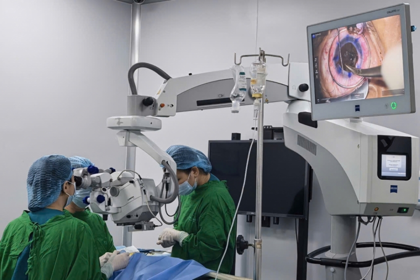 Trao ánh sáng từ những nghĩa cử nhân văn
