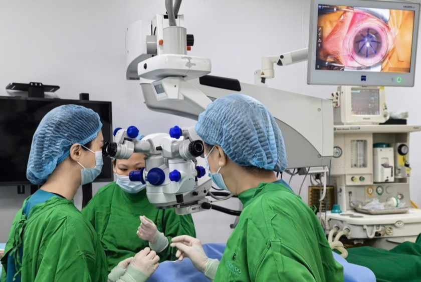 Trao ánh sáng từ những nghĩa cử nhân văn