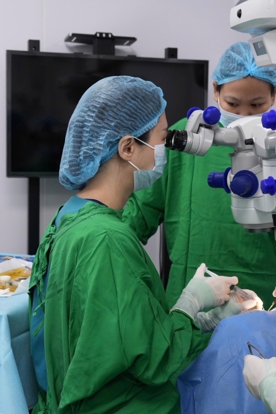 Trao ánh sáng từ những nghĩa cử nhân văn