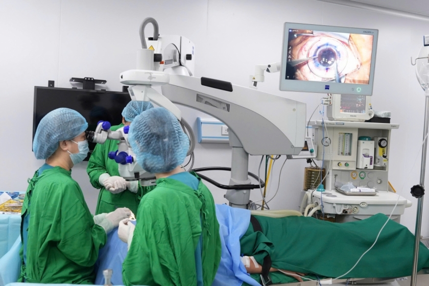 Trao ánh sáng từ những nghĩa cử nhân văn