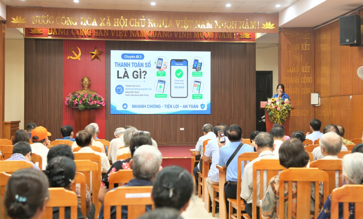 Quang cảnh lớp tập huấn