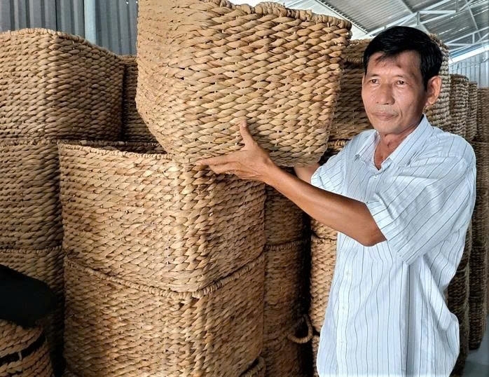 Ông Lê Văn Đạt giới thiệu về sản phẩm của cơ sở. Ông Lê Văn Đạt giới thiệu về sản phẩm của cơ sở.
