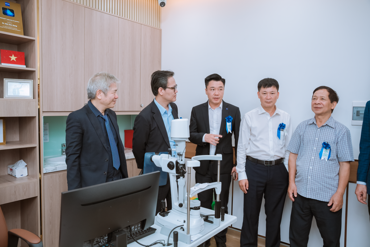 Đầu tư công nghệ hiện đại, hướng tới chăm sóc thị lực toàn diện Đầu tư công nghệ hiện đại, hướng tới chăm sóc thị lực toàn diện