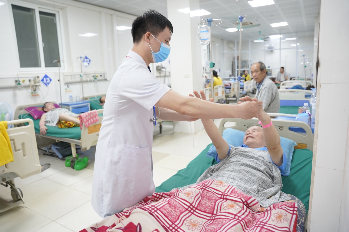 Sau khi can thiệp, bệnh nhân người cao tuổi hồi phục nhanh chóng Sau khi can thiệp, bệnh nhân người cao tuổi hồi phục nhanh chóng