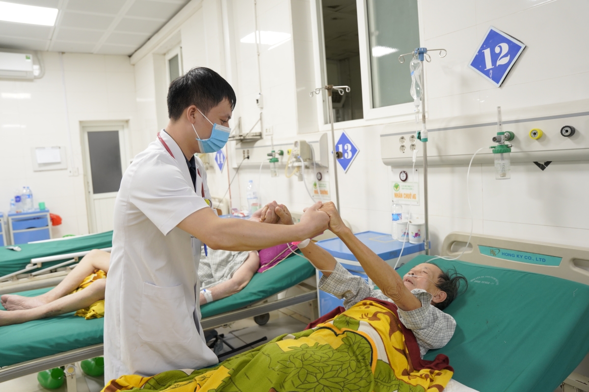 Đối với người cao tuổi, việc được điều trị kịp thời bằng các kỹ thuật chuyên sâu không chỉ quyết định khả năng sống còn mà còn ảnh hưởng trực tiếp đến khả năng phục hồi, chất lượng cuộc sống và gánh nặng chăm sóc của gia đình. Đối với người cao tuổi, việc được điều trị kịp thời bằng các kỹ thuật chuyên sâu không chỉ quyết định khả năng sống còn mà còn ảnh hưởng trực tiếp đến khả năng phục hồi, chất lượng cuộc sống và gánh nặng chăm sóc của gia đình.