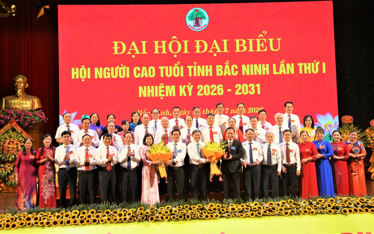 Lãnh đạo Trung ương Hội và lãnh đạo tỉnh Bắc Ninh tặng hoa chúc mừng Ban Chấp hành Hội Người cao tuổi tỉnh Lãnh đạo Trung ương Hội và lãnh đạo tỉnh Bắc Ninh tặng hoa chúc mừng Ban Chấp hành Hội Người cao tuổi tỉnh