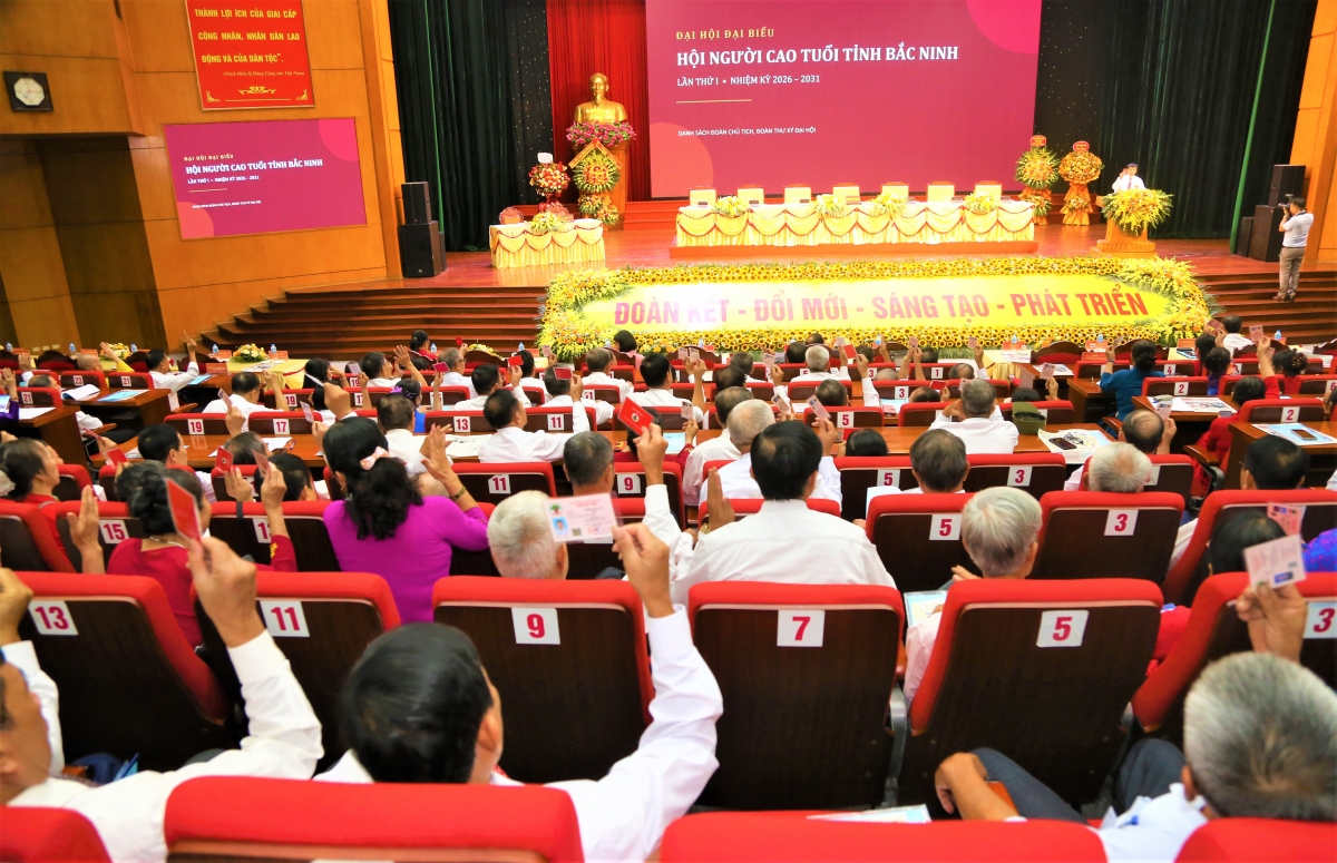 Đại hội biểu quyết thông qua Nghị quyết Đại hội Đại hội biểu quyết thông qua Nghị quyết Đại hội