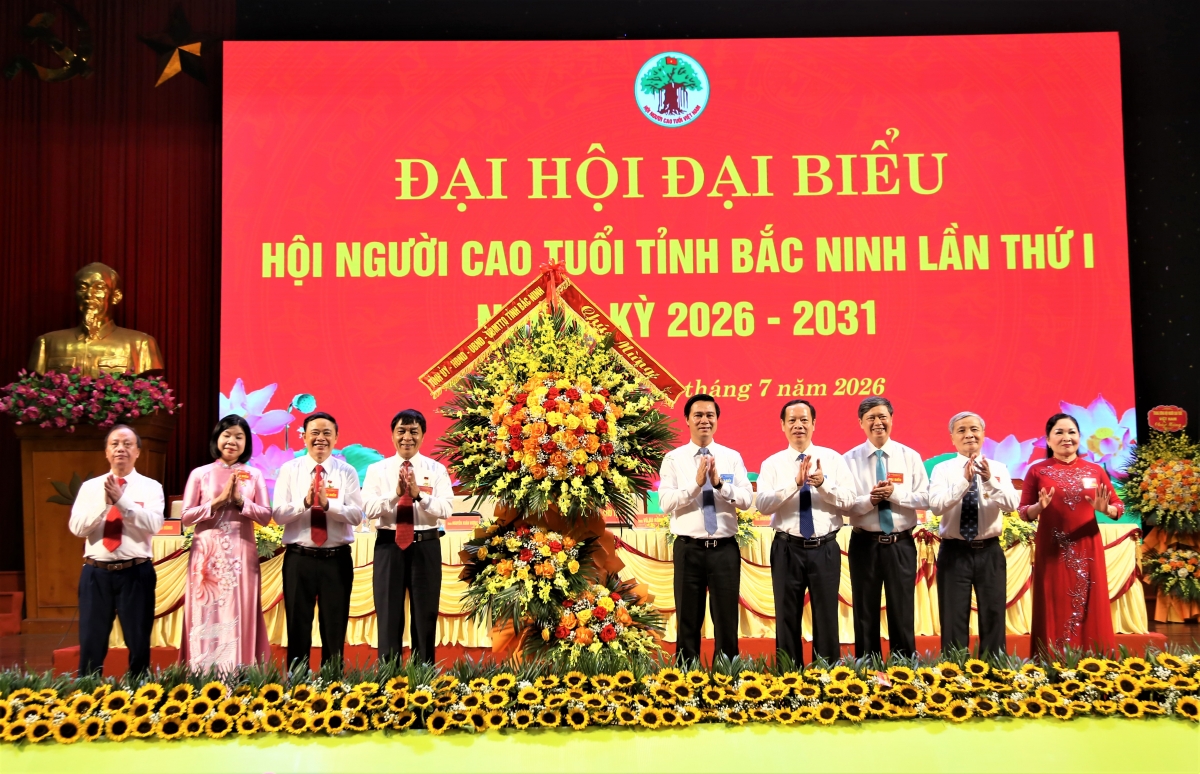 Lãnh đạo tỉnh Bắc Ninh tặng hoa chúc mừng Đại hội Lãnh đạo tỉnh Bắc Ninh tặng hoa chúc mừng Đại hội