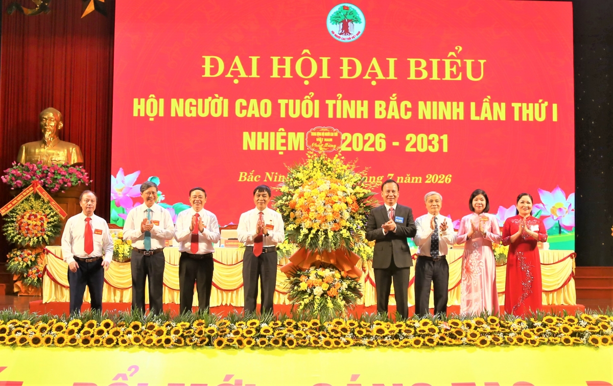 Trung ương Hội Người cao tuổi Việt Nam tặng hoa chúc mừng Đại hội Trung ương Hội Người cao tuổi Việt Nam tặng hoa chúc mừng Đại hội