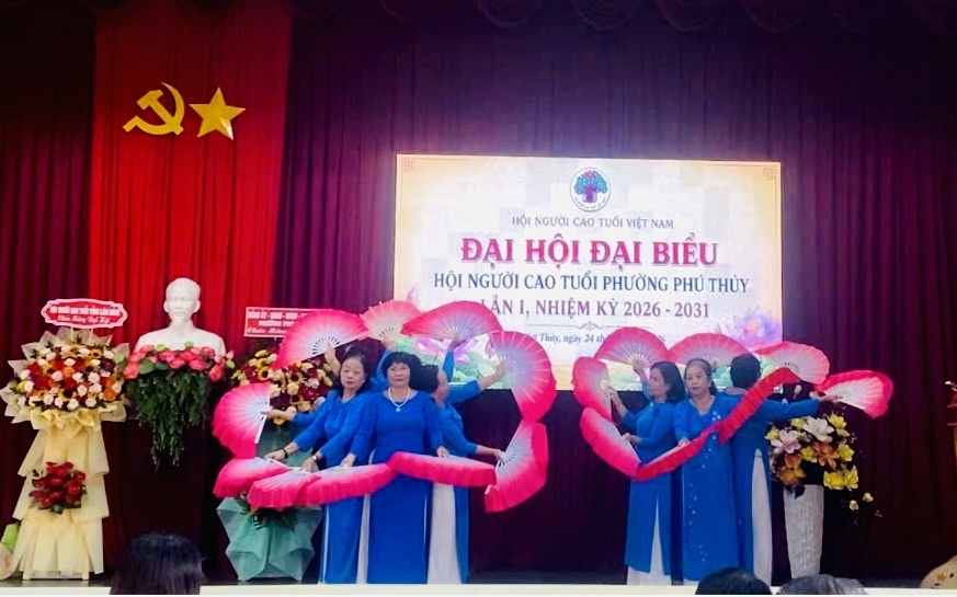 Văn nghệ chào mừng Đại hội Hội NCT phường Phú Thuỷ