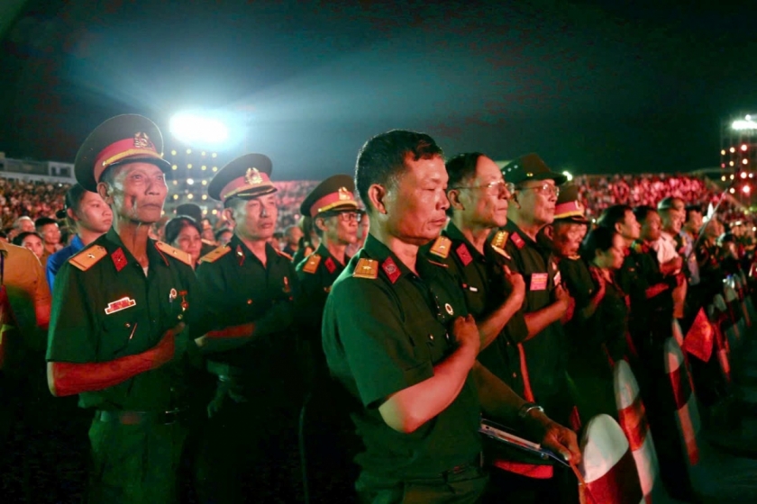          Những CCB tham dự và trực tiếp xem chương trình “Mãi mãi tuổi 20”.