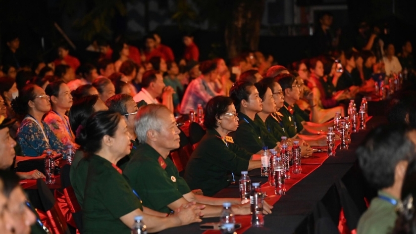 Xúc động cầu truyền hình “Sao sáng dẫn đường