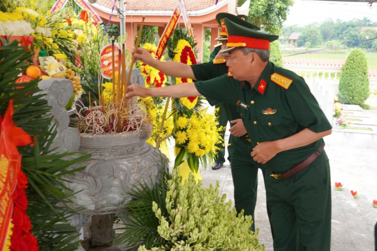 Thành kính tri ân các Anh hùng liệt sĩ nhân kỷ niệm 79 năm Ngày Thương binh - Liệt sĩ