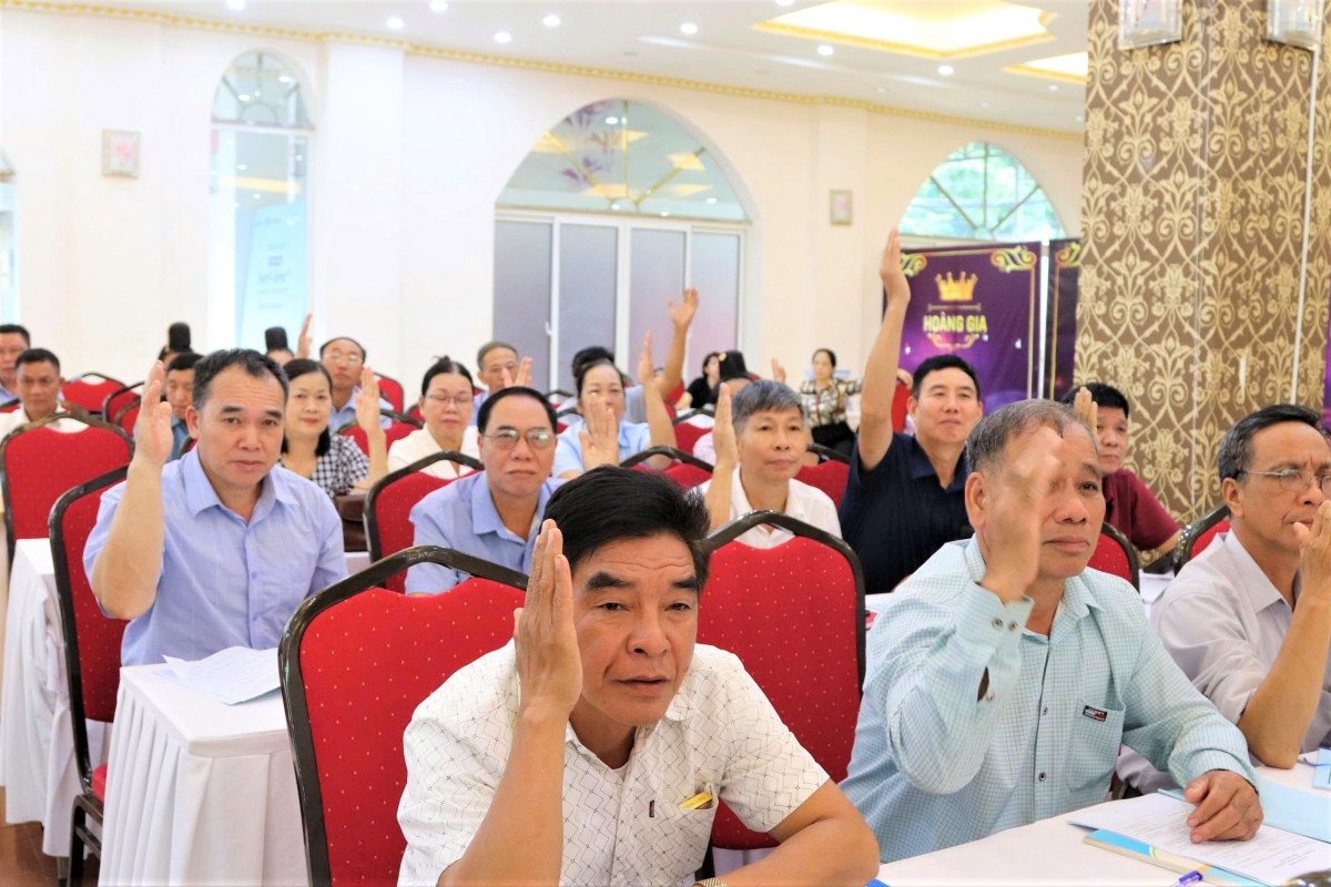 Đại biểu biểu quyết bầu bổ sung nhân sự Ban Chấp hành