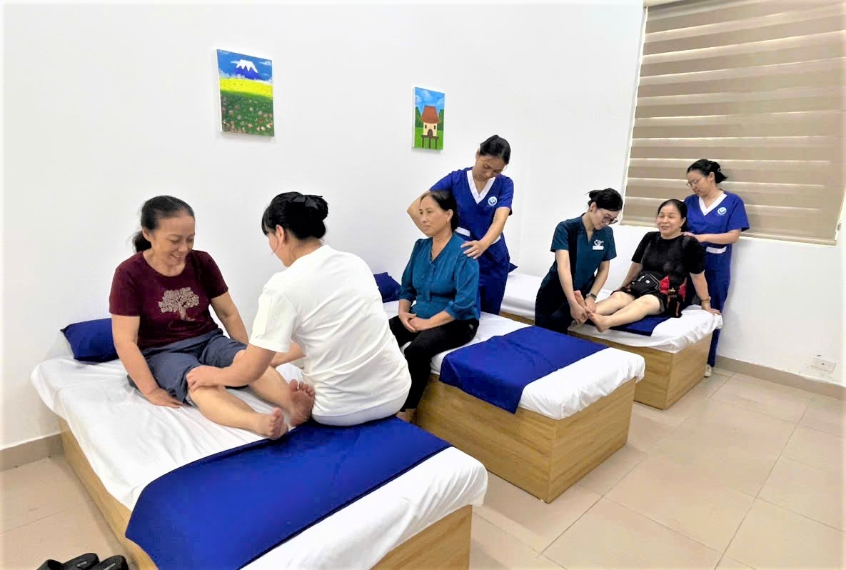 Hà Nội ra mắt mô hình chăm sóc người cao tuổi ban ngày và Làng ẩm thực an toàn thực phẩm Việt Hưng