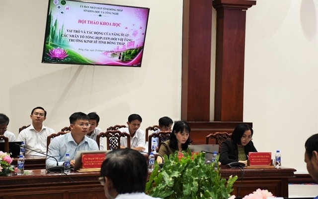 Hội thảo góp phần làm rõ cơ sở lý luận về năng suất các nhân tố tổng hợp (TFP) và đánh giá thực trạng đóng góp của các yếu tố tăng trưởng vào GRDP tỉnh Đồng Tháp (Ảnh: Phạm Minh Tiến/Sở KH&CN tỉnh Đồng Tháp) Hội thảo góp phần làm rõ cơ sở lý luận về năng suất các nhân tố tổng hợp (TFP) và đánh giá thực trạng đóng góp của các yếu tố tăng trưởng vào GRDP tỉnh Đồng Tháp (Ảnh: Phạm Minh Tiến/Sở KH&CN tỉnh Đồng Tháp)