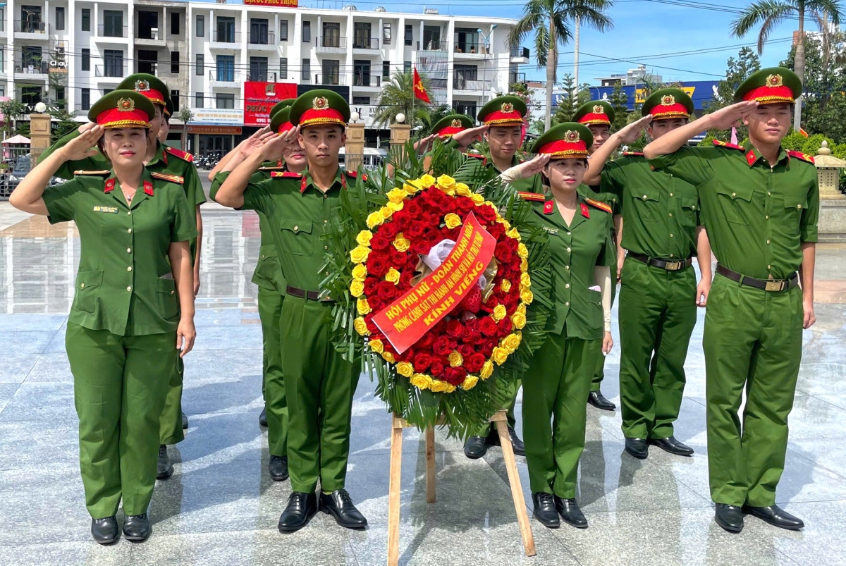 Công an tỉnh Gia Lai chuẩn bị dâng hoa, dâng hương tri ân các Anh hùng liệt sĩ tại Nghĩa trang Liệt sĩ phường Quy Nhơn Nam