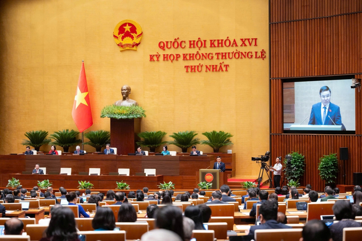 Quốc hội lắng nghe Tờ trình về Dự án Luật Dầu khí (sửa đổi). Quốc hội lắng nghe Tờ trình về Dự án Luật Dầu khí (sửa đổi).