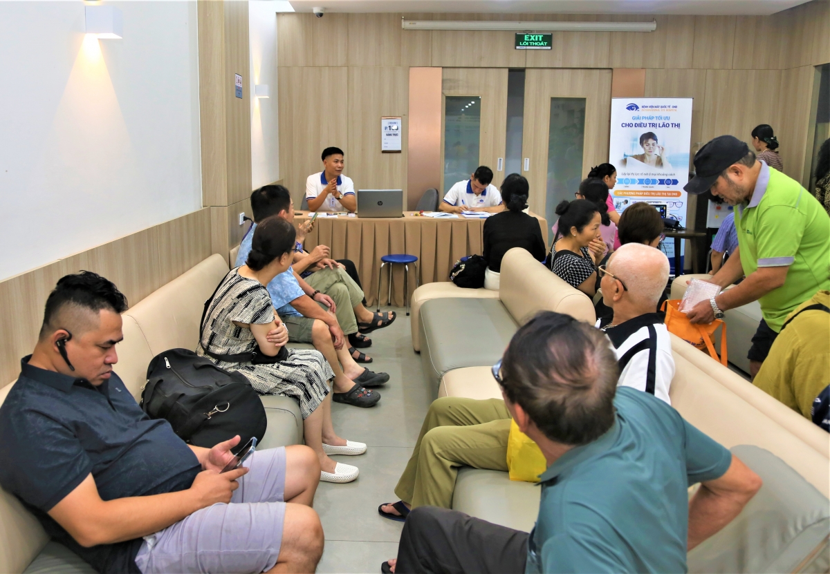 Đông đảo người cao tuổi tham gia chương trình
