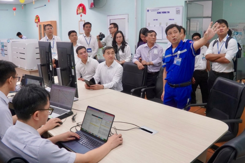 Thứ trưởng Bộ Y tế Trần Văn Thuấn và đoàn công tác kiểm tra hạ tầng vận hành Trung tâm Cấp cứu 115 TP. Hồ Chí Minh Thứ trưởng Bộ Y tế Trần Văn Thuấn và đoàn công tác kiểm tra hạ tầng vận hành Trung tâm Cấp cứu 115 TP. Hồ Chí Minh