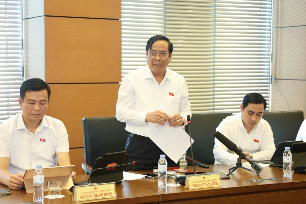 Đại biểu Quốc  hội khóa XVI Nguyễn Thanh Bình, Chủ tịch Hội Người cao tuổi Việt Nam góp ý vào dự án luật Phổ biến, giáo dục pháp luật, sáng ngày 4/8.