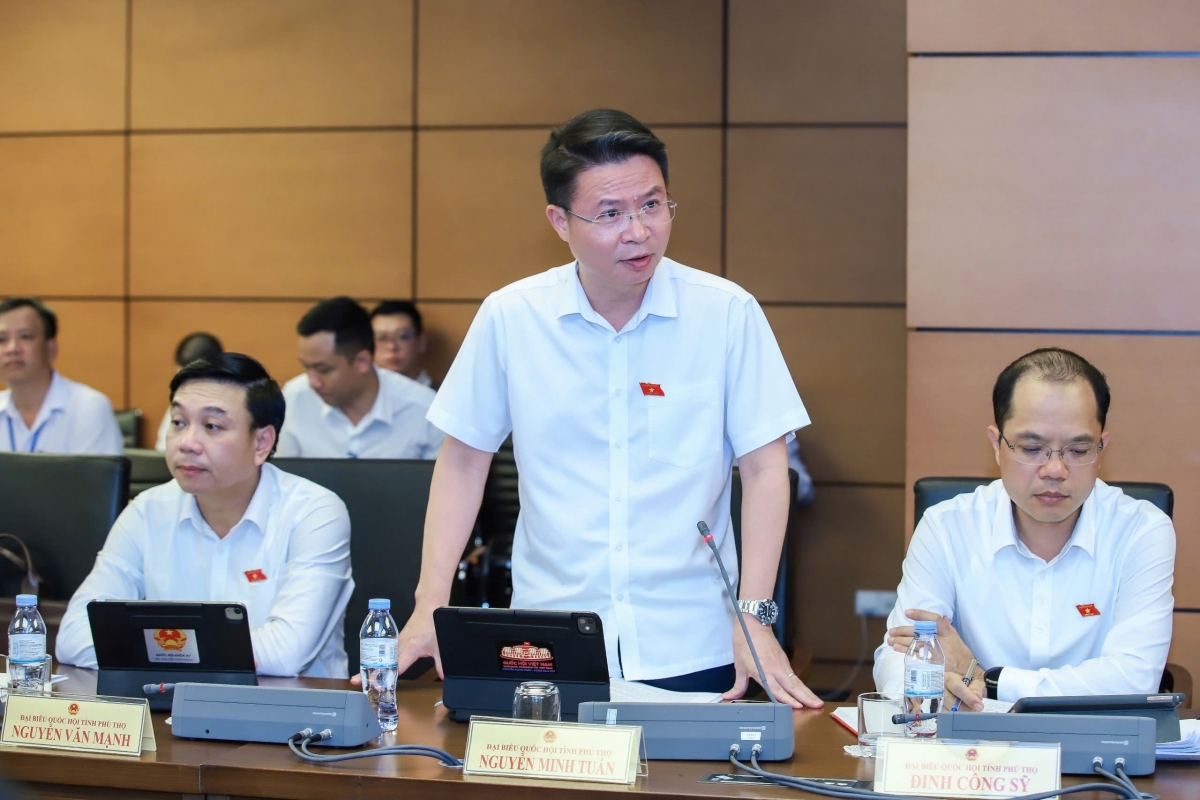 Đại biểu Nguyễn Minh Tuấn phát biểu veef dự án Luật Hòa giải  ở cơ sở, sáng ngày 5/8.