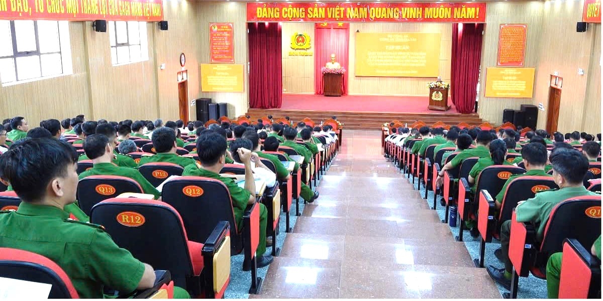 Quang cảnh Hội nghị tập huấn các quy định pháp luật mới do Công an tỉnh Gia Lai tổ chức