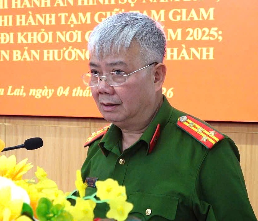 Đại tá Lê Hồng Thái, Phó Giám đốc Công an tỉnh Gia Lai, phát biểu chỉ đạo tại hội nghị tập huấn