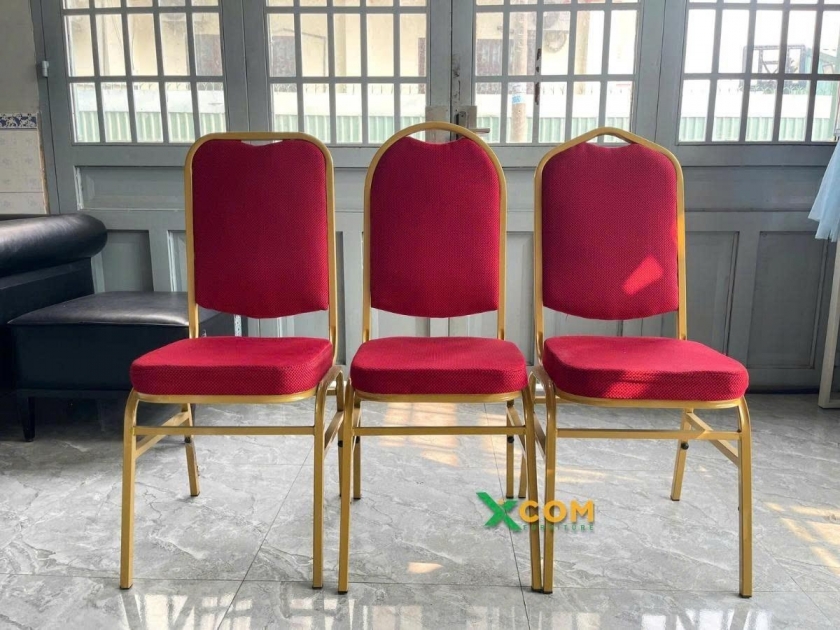 Ghế Banquet khung sắt, đệm bọc vải phù hợp sảnh tiệc và hội nghị. Ảnh: Xcom