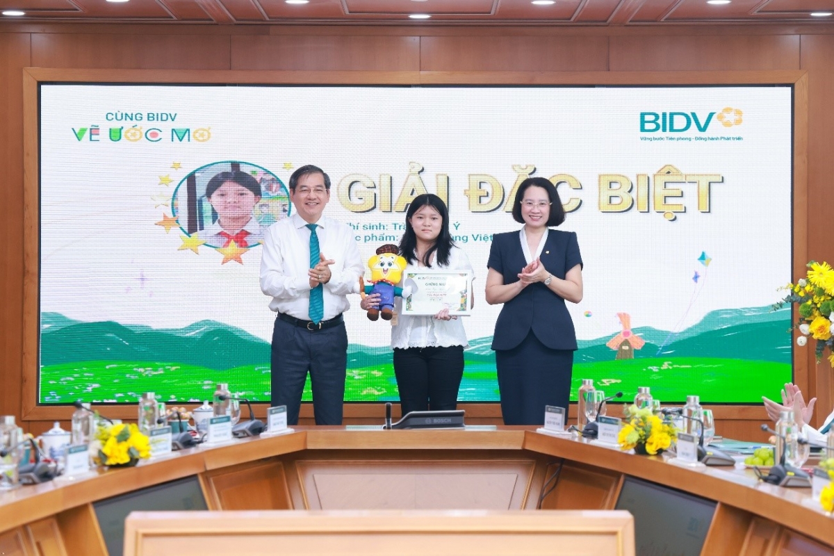 Vẽ ước mơ, 21 họa sỹ nhí được BIDV vinh danh Vẽ ước mơ, 21 họa sỹ nhí được BIDV vinh danh