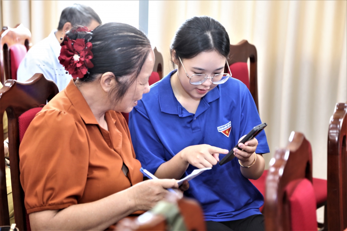 Người cao tuổi Hà Nội học kỹ năng số, không đứng ngoài chuyển đổi số Người cao tuổi Hà Nội học kỹ năng số, không đứng ngoài chuyển đổi số