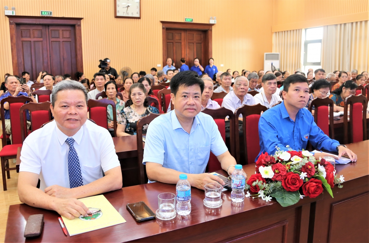 Người cao tuổi Hà Nội học kỹ năng số, không đứng ngoài chuyển đổi số Người cao tuổi Hà Nội học kỹ năng số, không đứng ngoài chuyển đổi số