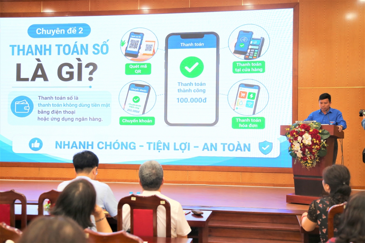 Người cao tuổi Hà Nội học kỹ năng số, không đứng ngoài chuyển đổi số Người cao tuổi Hà Nội học kỹ năng số, không đứng ngoài chuyển đổi số