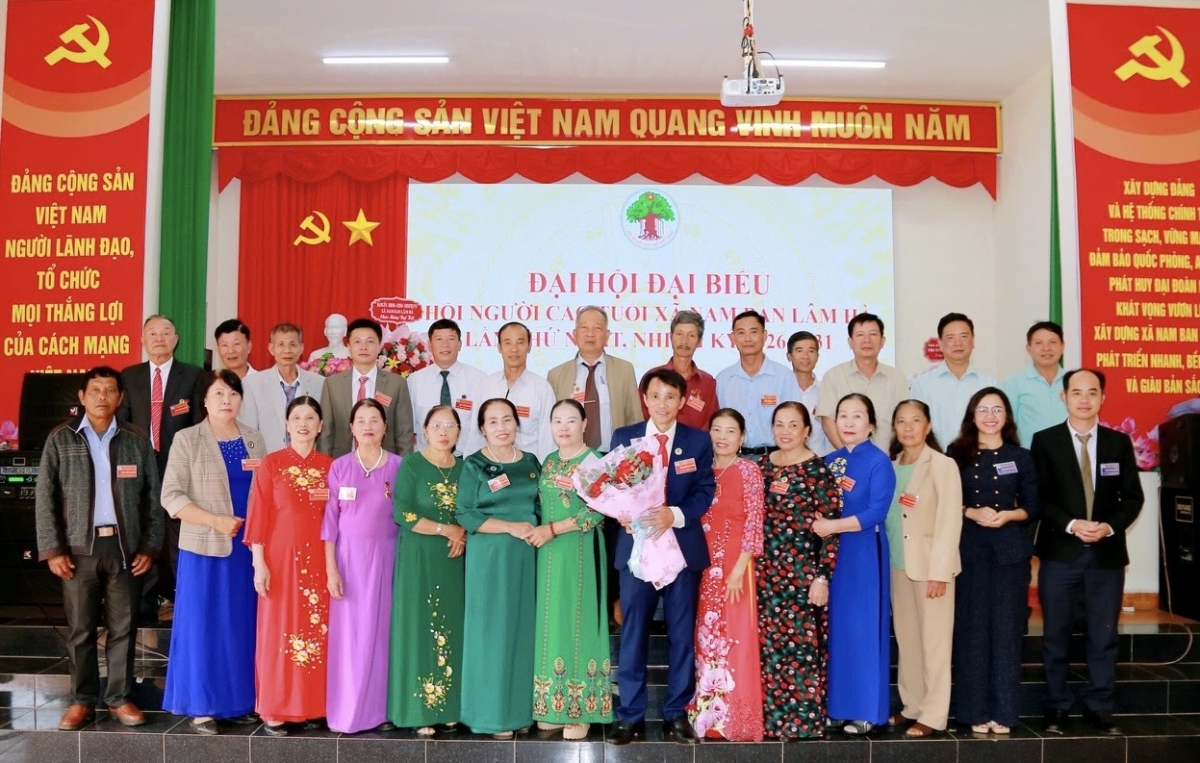 BCH Hội NCT xã nhiệm kỳ mới ra mắt Đại hội Hội Người cao tuổi xã Nam Ban Lâm Hà: Phát huy vai trò, vị thế trong đời sống địa phương