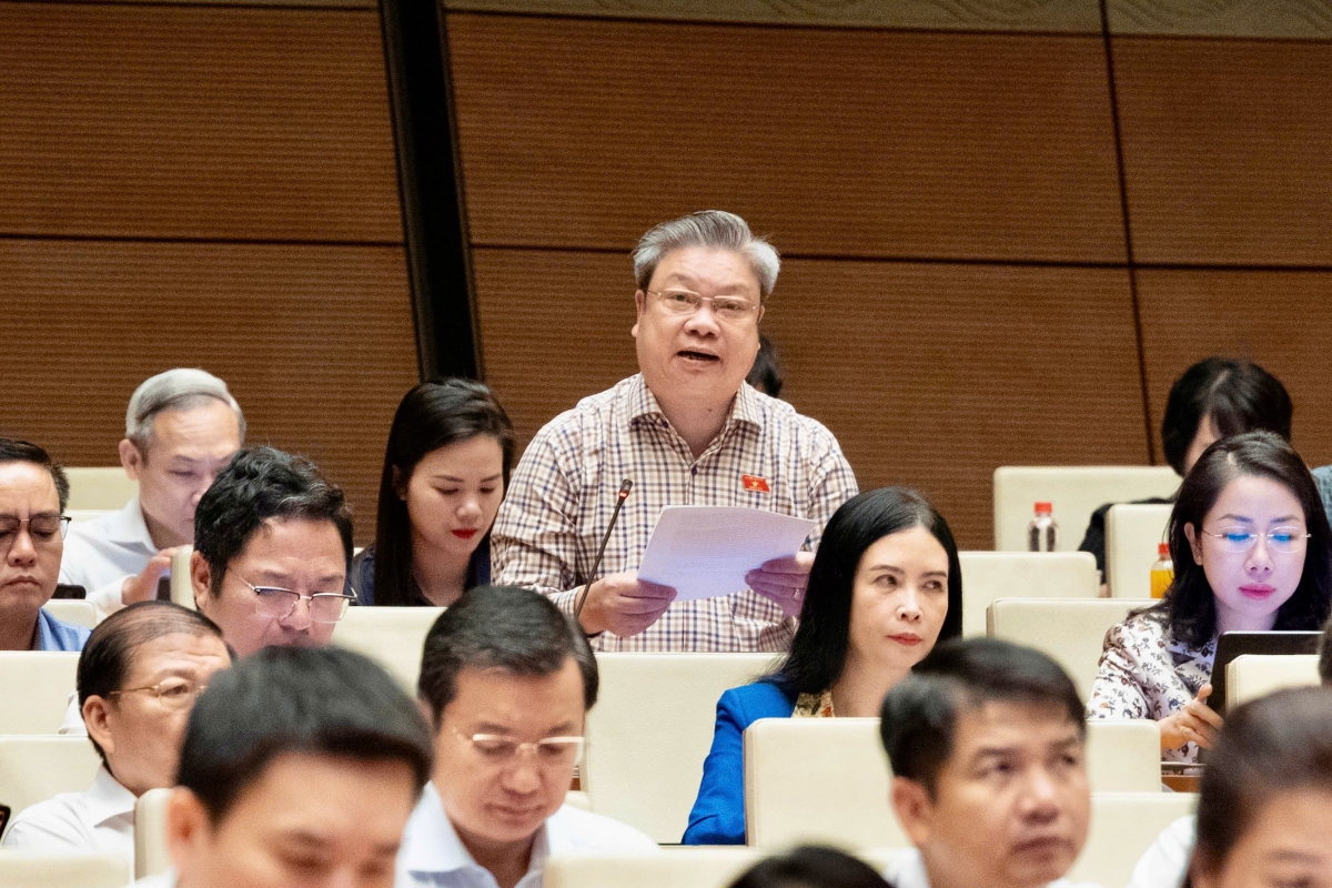 ĐB Bùi Văn Dũng phát biểu tại hội trường về dự án Luật Hòa giải ở cơ sở (sửa  đổi), sáng ngày 10/8.