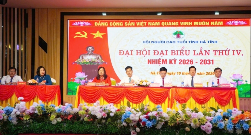 Đoàn chủ tịch điều hành đại hội.