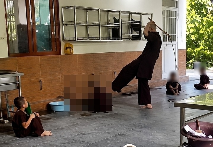 Khởi tố, bắt tạm giam đối tượng đánh 5 chú tiểu tại chùa Bầu, tỉnh Phú Thọ