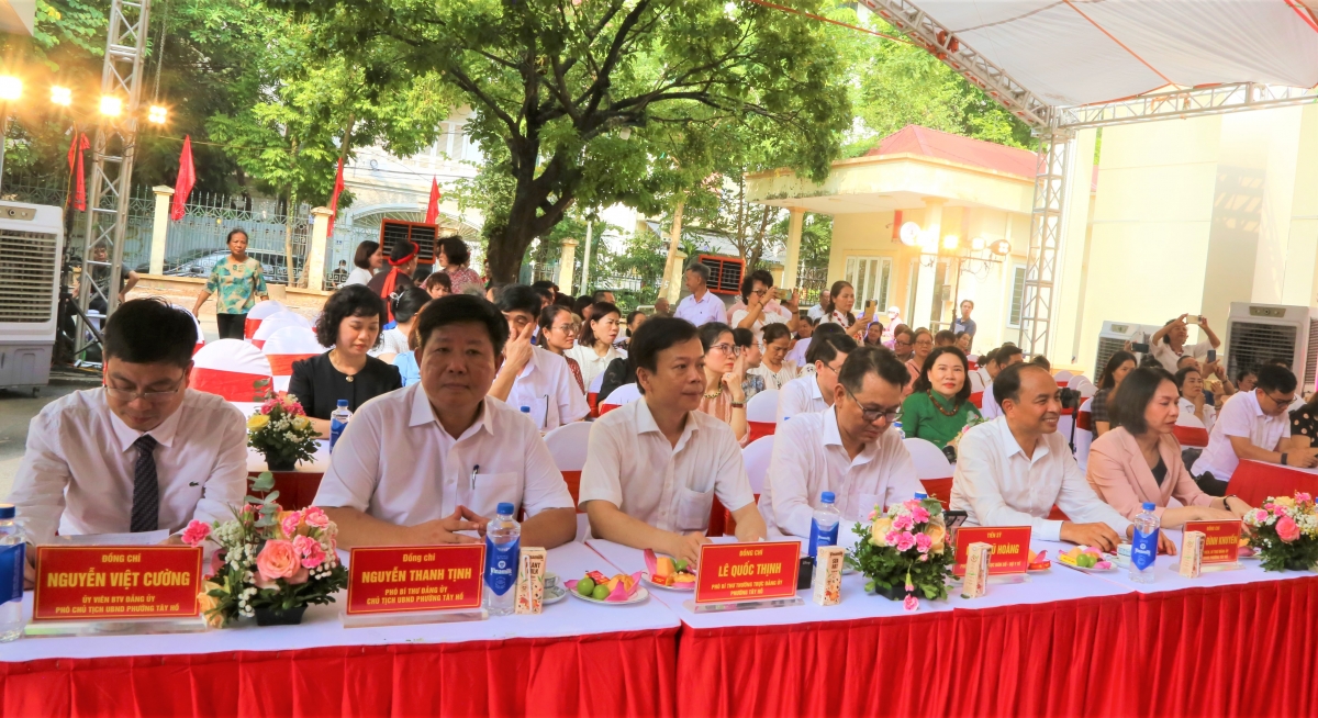 Các đại biểu tham dự chương trình Các đại biểu tham dự chương trình