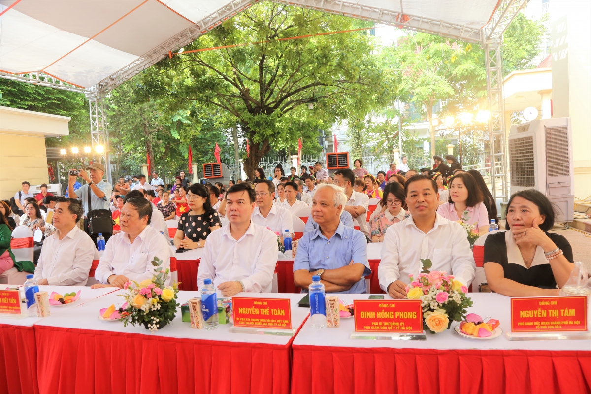 Đến cơ sở chăm sóc người cao tuổi ban ngày để vui hơn, khỏe hơn Đến cơ sở chăm sóc người cao tuổi ban ngày để vui hơn, khỏe hơn