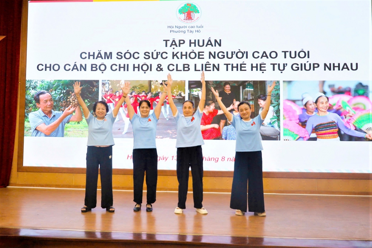 Tập huấn kỹ năng vận hành CLB Liên thế hệ tự giúp nhau