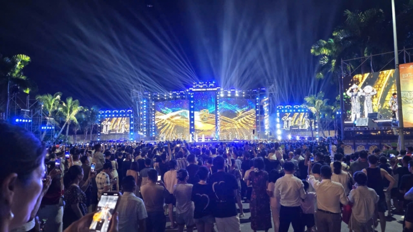 Quảng trường biển Halong Marina, phường Bãi Cháy (Quảng Ninh), trong đêm khai mạc Cuộc thi Miss World lần thứ 73.(Ảnh : Nghiêm Trợ).
