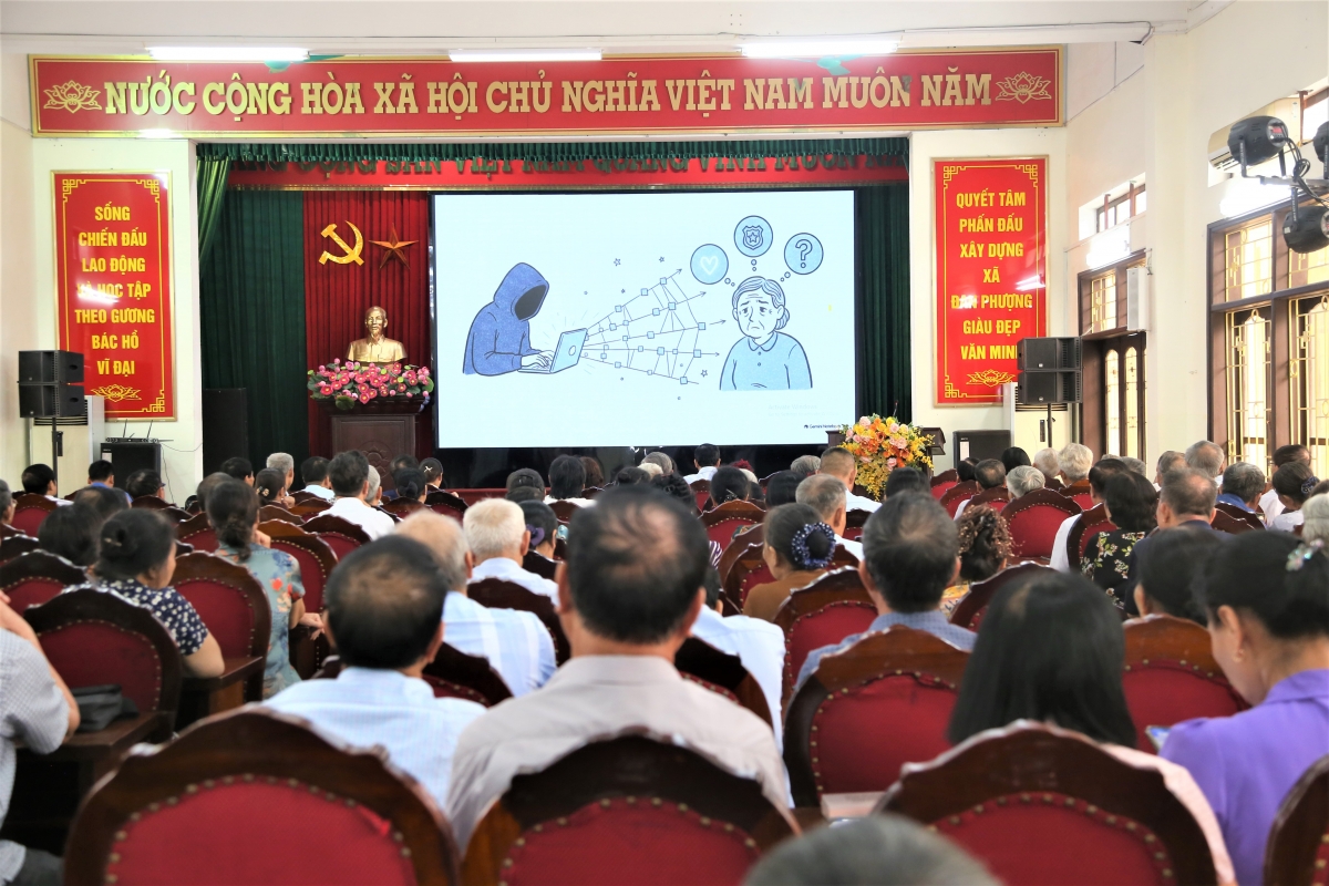 Người cao tuổi Thủ đô tự tin bước vào đời sống số Người cao tuổi Thủ đô tự tin bước vào đời sống số