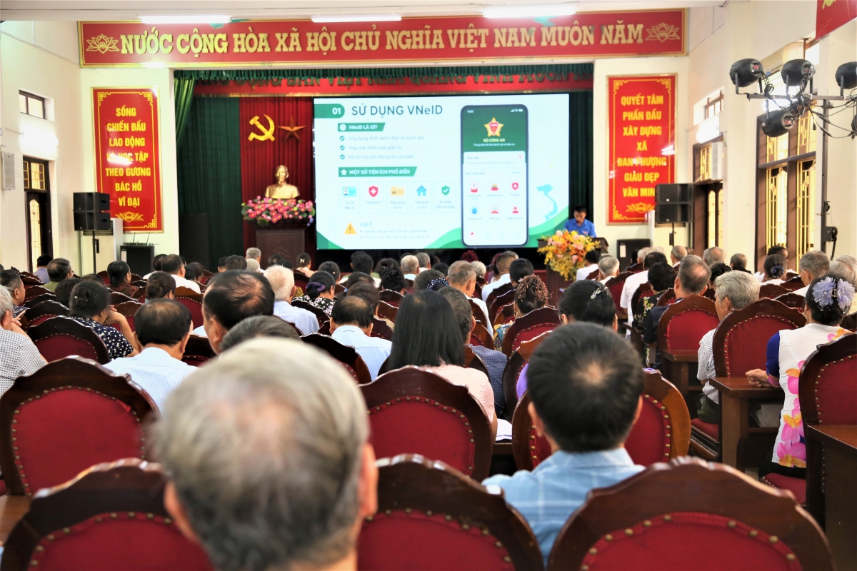 Người cao tuổi Thủ đô tự tin bước vào đời sống số Người cao tuổi Thủ đô tự tin bước vào đời sống số