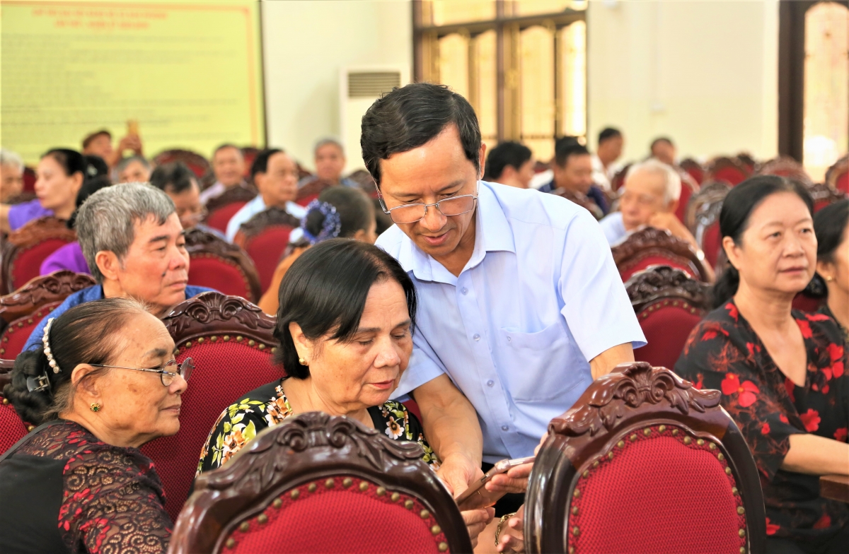 Người cao tuổi Thủ đô tự tin bước vào đời sống số Người cao tuổi Thủ đô tự tin bước vào đời sống số