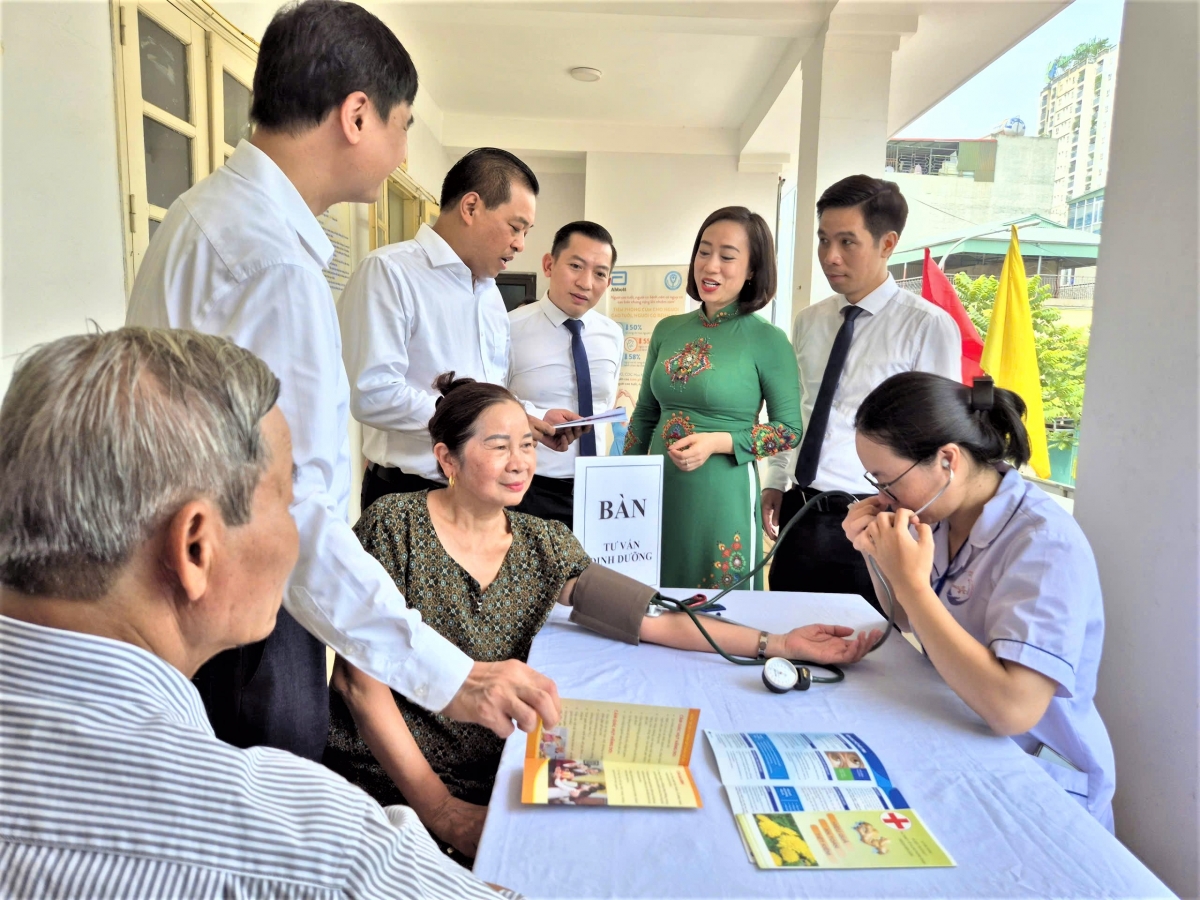 Người dân trải nghiệm hoạt động tại mô hình