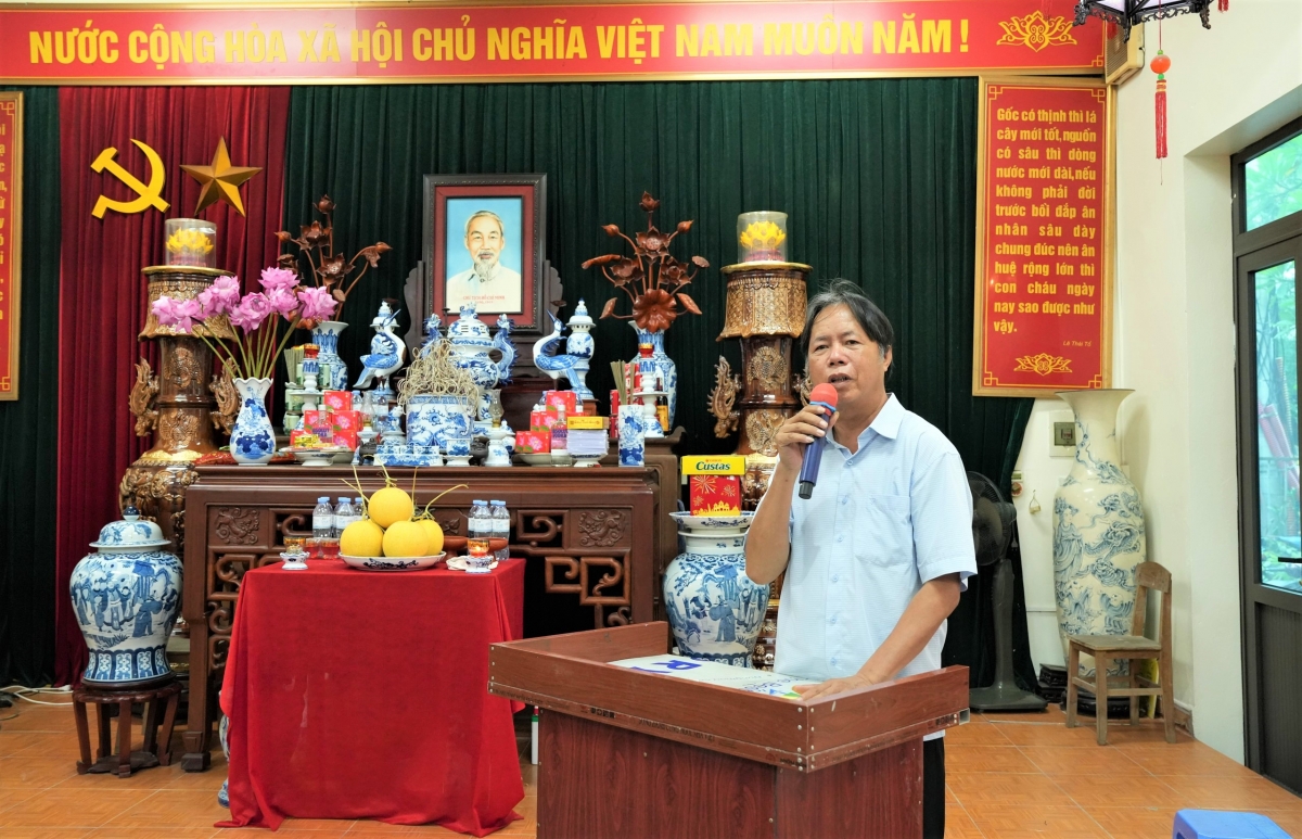 Ông Đặng Văn Dụ, Chủ tịch Hội Người cao tuổi xã Bát Tràng phát biểu Ông Đặng Văn Dụ, Chủ tịch Hội Người cao tuổi xã Bát Tràng phát biểu