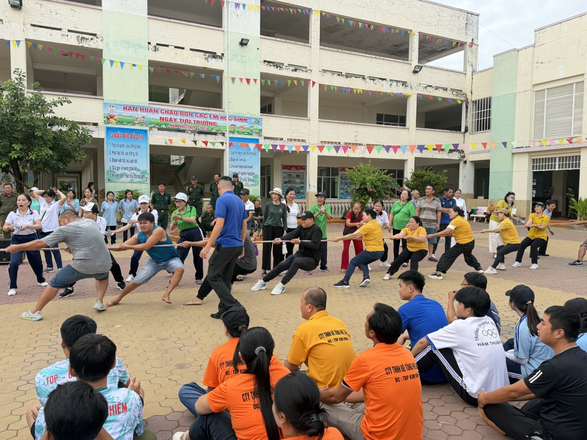 Phần thi kéo co tại Ngày vui sôi nổi Phường Hàm Thắng, Lâm Đồng: Sôi nổi Ngày hội “Toàn dân bảo vệ an ninh Tổ quốc” năm 2026