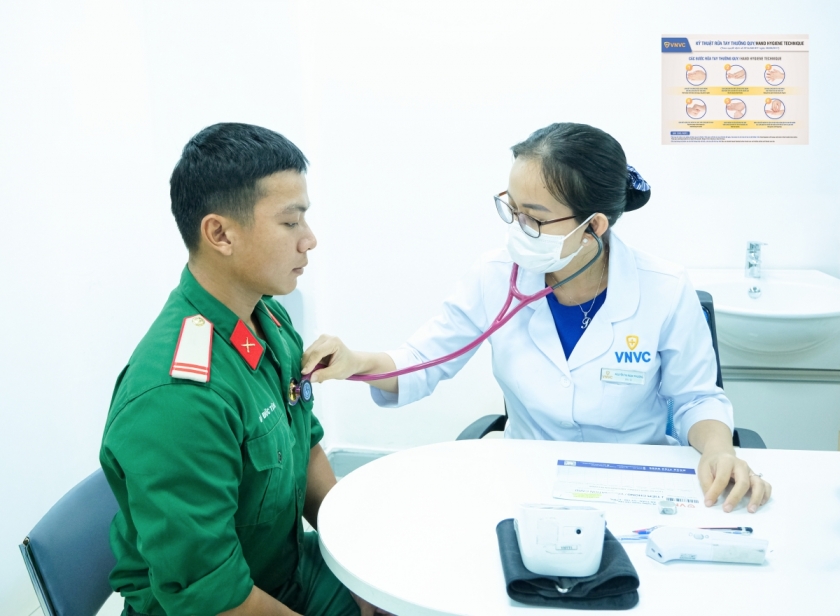 Trung sĩ Vũ Đức Tâm mong bảo vệ sức khỏe bằng vắc xin não mô cầu để hoàn thành tốt nhiệm vụ tìm kiếm, quy tập hài cốt liệt sĩ.