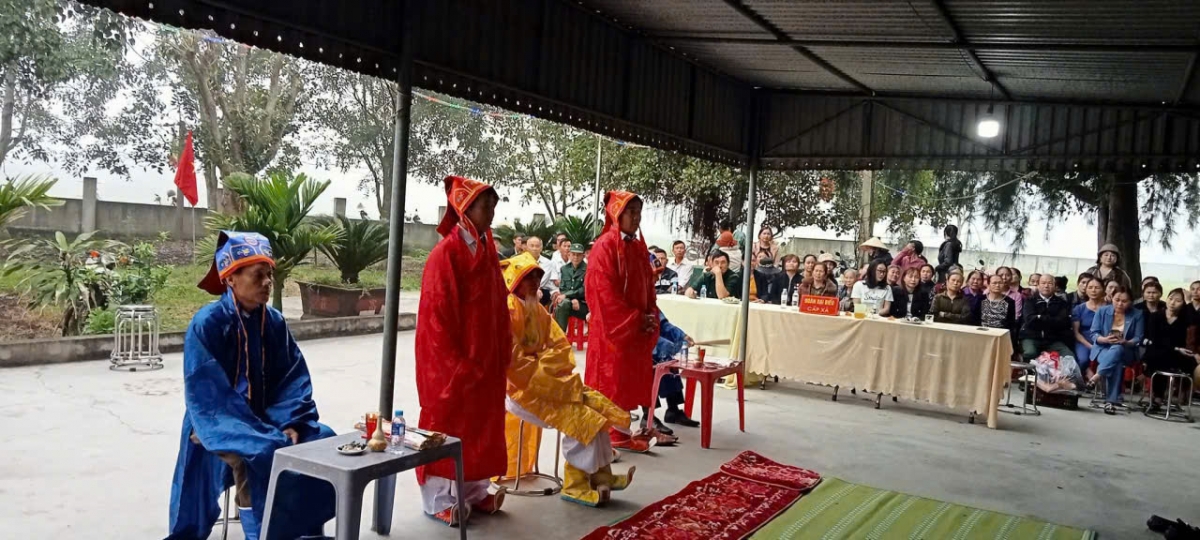 Đền Đức Mẹ là địa chỉ tín ngưỡng tâm linh của nhân dân trong và ngoài xã.